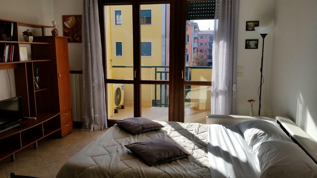 Bilocale Via Imola 4 Apartment Verona Exterior photo